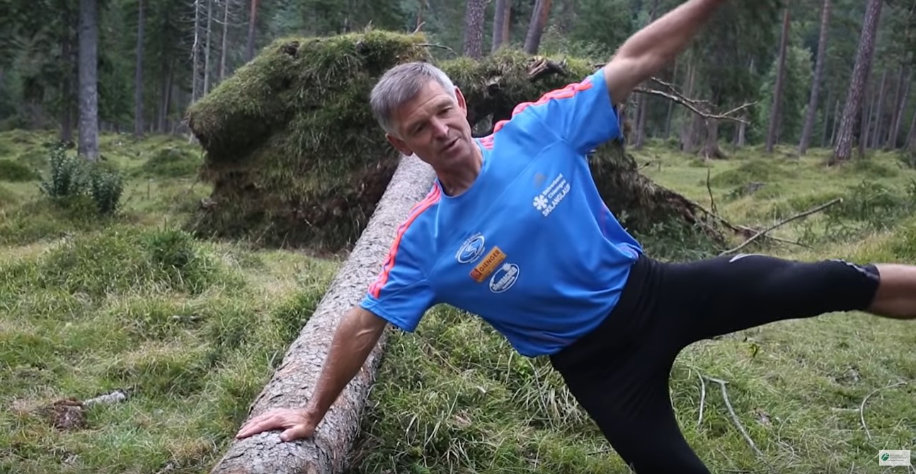 Video: Sport im Freien - Abwechslungsreiches Training im Wald